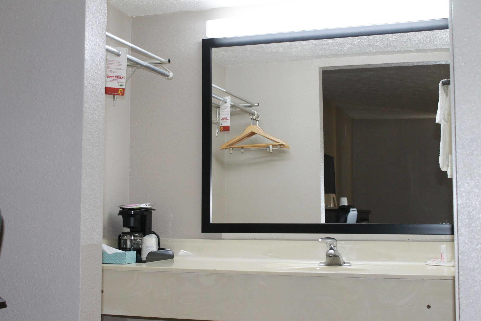 Motel Super 8 By Wyndham Locust Grove Zewnętrze zdjęcie